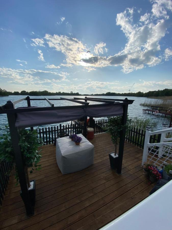 شيشستر Lodge On The Lake At Lakeside Holiday Park المظهر الخارجي الصورة
